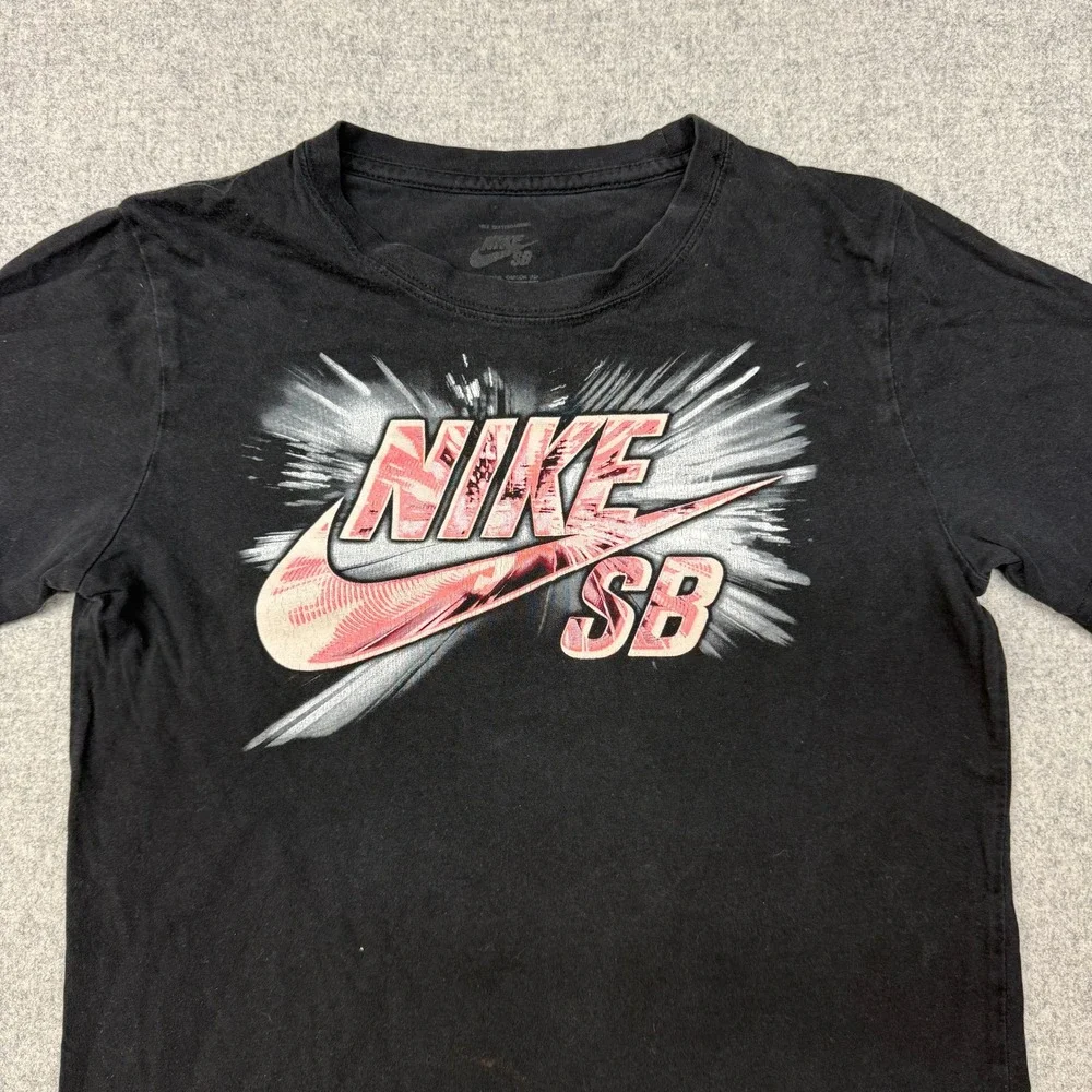 Nike SB | Boys Graphic T-Shirt | Large | Black | Short Sleeve Crew Neck Logo Tee